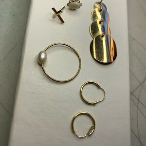 2.5 grams of scrap 14kt gold. Every item marked 14kt.